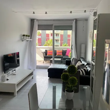 Fabulous With Large Pool Near Beach *
